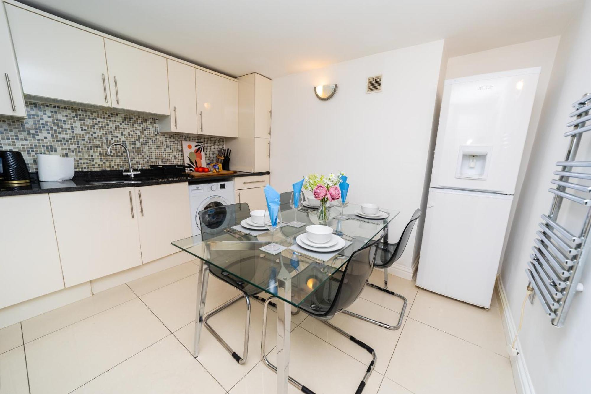 Spacious Flat With Patio & Parking In City Centre 雷丁 外观 照片