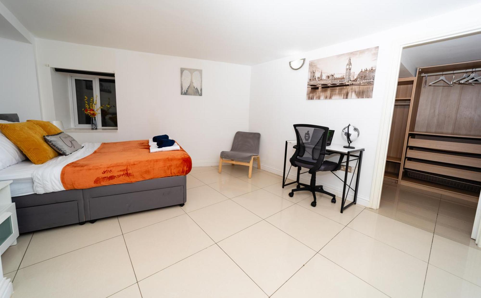 Spacious Flat With Patio & Parking In City Centre 雷丁 外观 照片