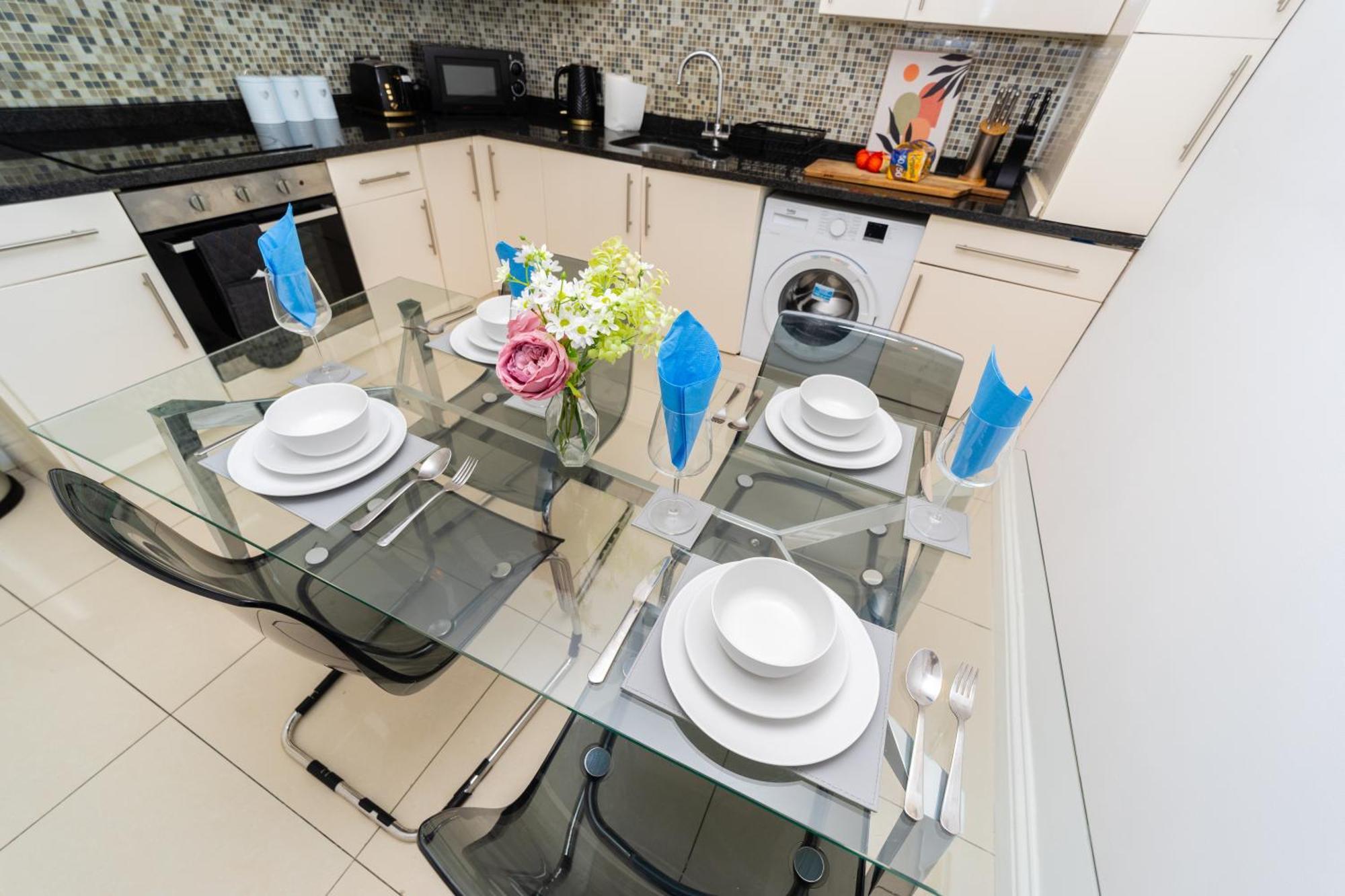 Spacious Flat With Patio & Parking In City Centre 雷丁 外观 照片